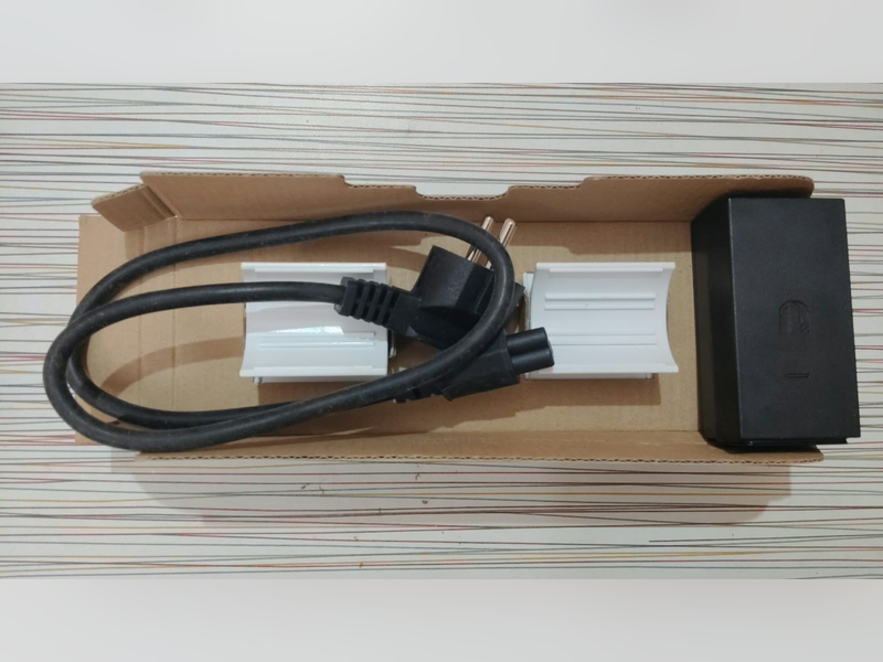 Click to enlarge Ubiquiti NanoStation (NSM5) 5 GHz Outdoor Wireless Unit, box contents: PoE adapter and mounting clips