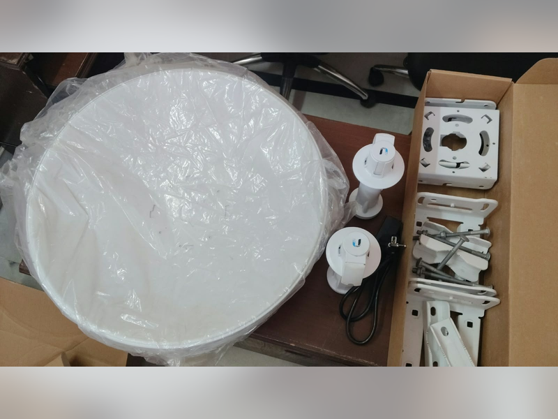 Ubiquiti PowerBeam 5 GHz airMAX Bridge with 500 mm Reflector (Model: PBE-5AC-500)