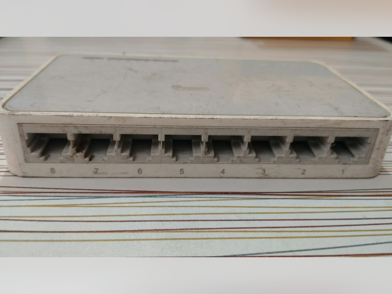 Click to enlarge TP-Link TL-SF1008D 8-Port Switch, front ports