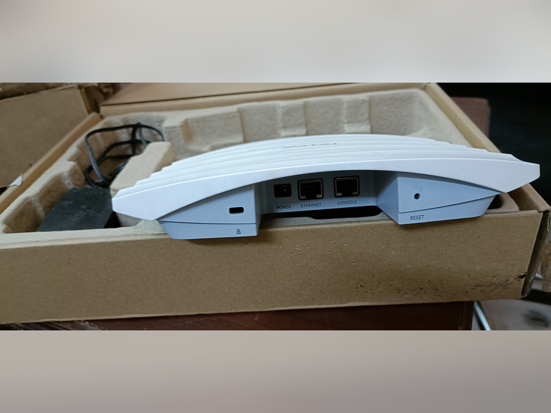 Click to enlarge TP-Link AC1200 Dual-Band Wireless Access Point, side ports