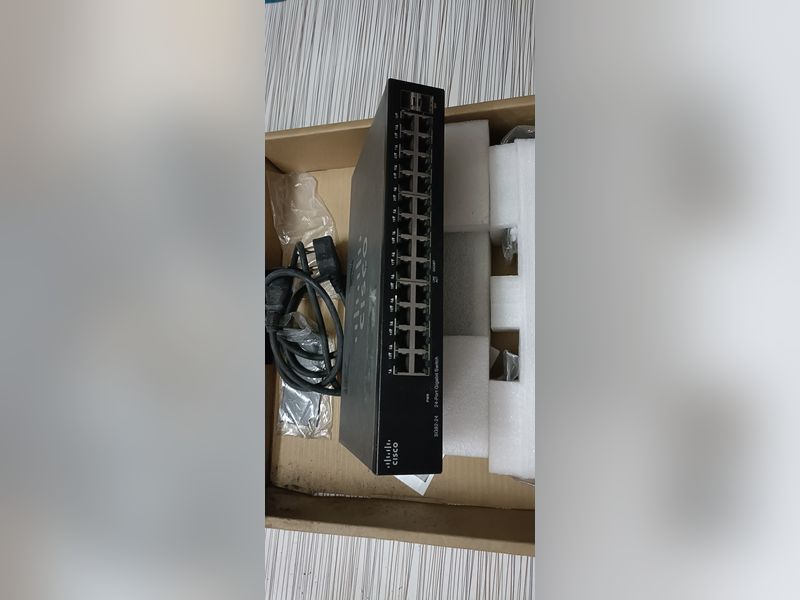 Click to enlarge Cisco SG92-24 24-Port Gigabit Switch, front