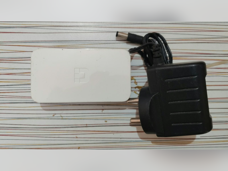 Click to enlarge D-Link 5-Port 10/100 Desktop Switch, power adapter