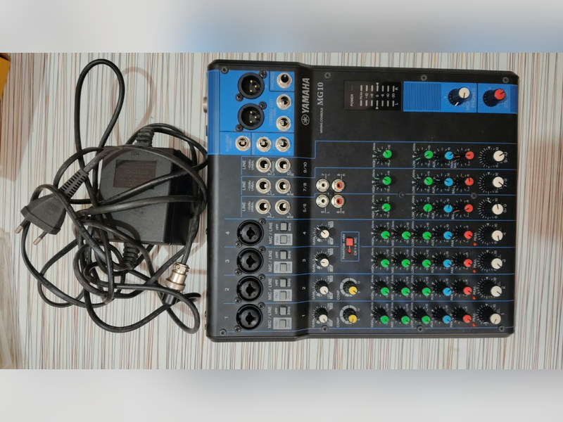 Click to enlarge Yamaha MG10 10-Channel Audio Mixer, with power adapter