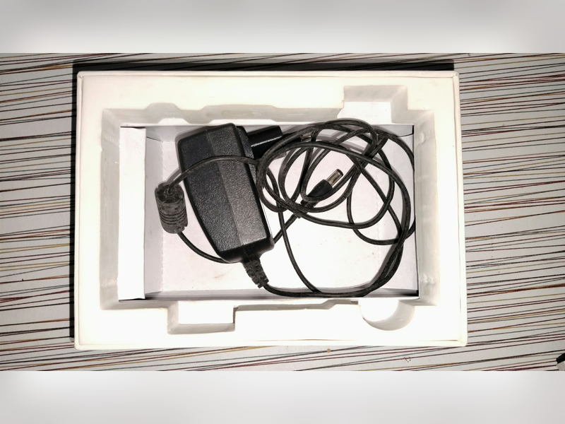 Click to enlarge DF Cast Bridge X, power adapter in box