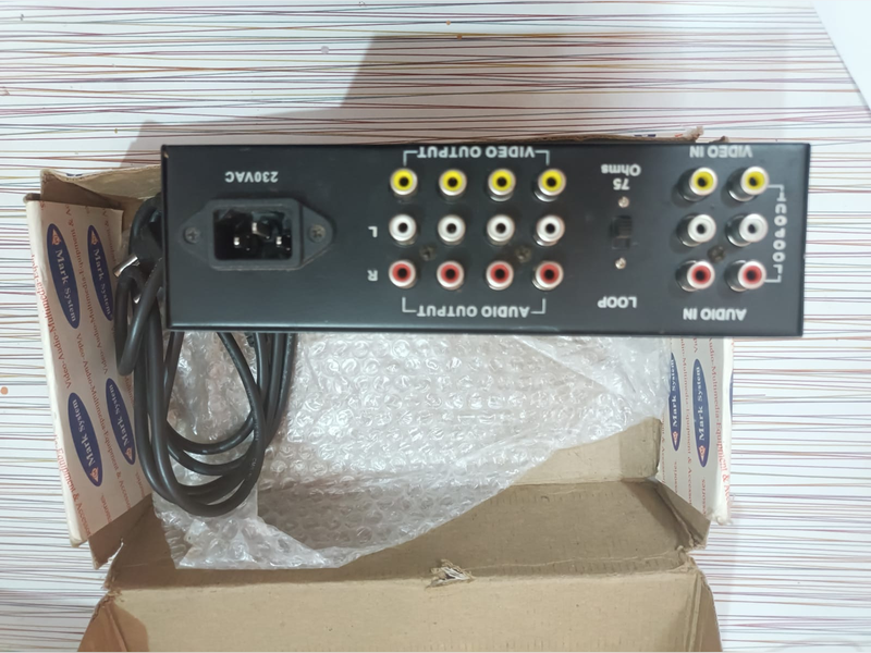 Click to enlarge Mark VDA-4 RCA Splitter (1:4), rear ports