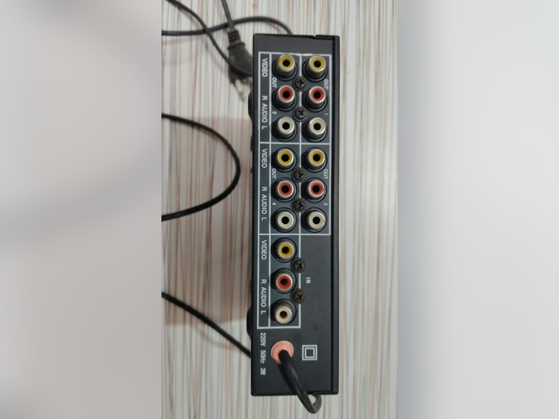 Click to enlarge Jiemal VA-104 RCA Splitter (1:4), RCA ports