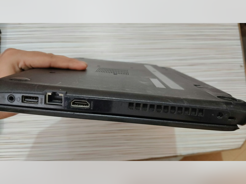 Click to enlarge HP 15-r078TU Laptop, side ports