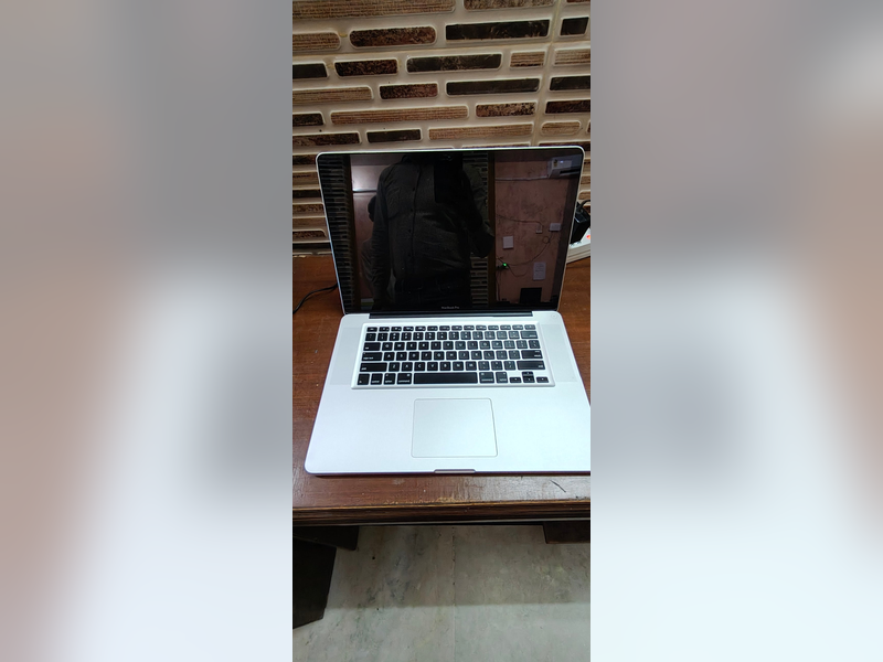 Apple MacBook Pro A1286 (For Parts / Repair)