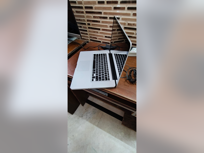 Click to enlarge Apple MacBook Pro A1286 (For Parts / Repair), side