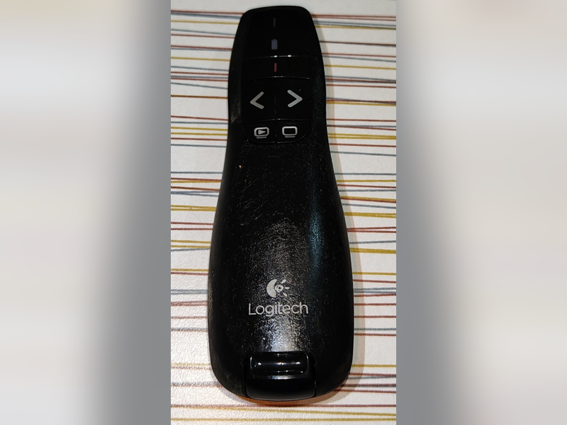 Logitech R400 Wireless Presenter, front