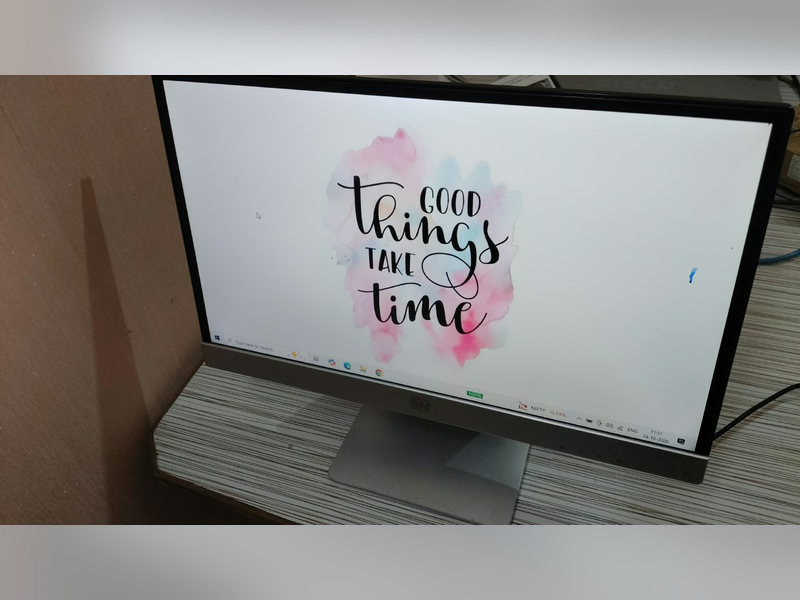 Click to enlarge HP Pavilion 22fi 21.5-inch IPS LED Backlit Monitor, front, powered on